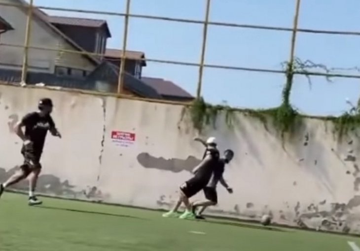 Khabib obrukao protivnika na terenu, pa poslao poruku Benzemi