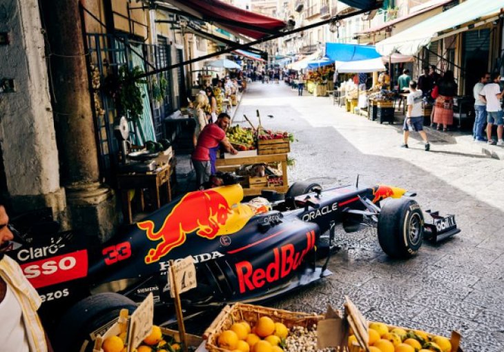 Verstappen iznenadio stanovnike Palerma: Vozio bolid RB7 ulicama sicilijanskog grada