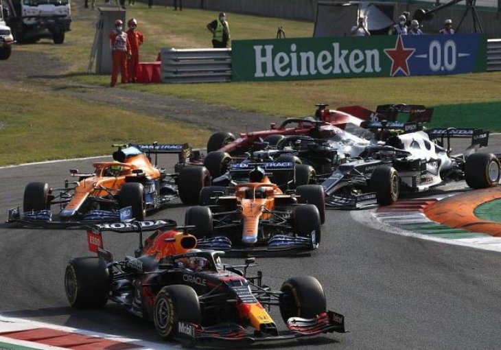 Na velikoj nagradi Monze incident: Versthappen i Hamilton u sudaru, obojica završili utrku