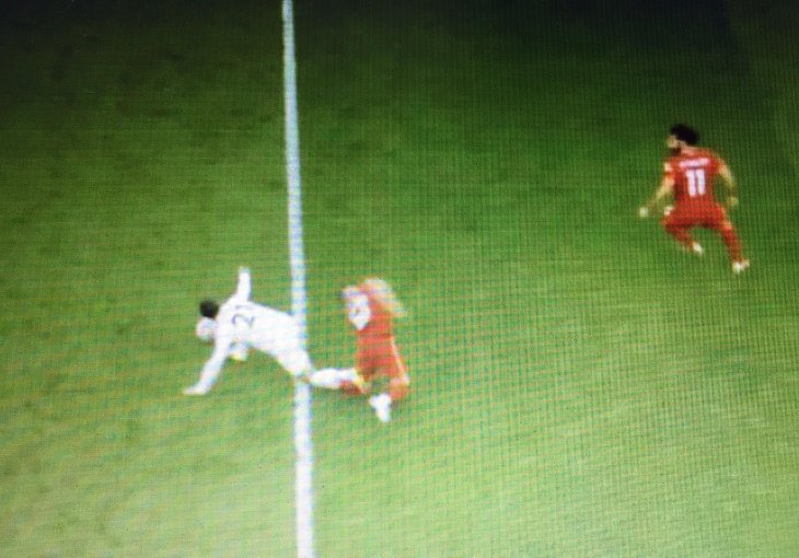 Stravična povreda igrača Liverpoola: Salah se uhvatio za glavbu i pobjegao, nije mogao gledati...