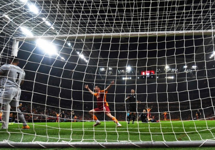 SVI SU SE HVATALI ZA GLAVU: Zbog katastrofalne greške golmana, Lazio je poražen od Galatasaraya, pogledajte kako se u Turskoj 