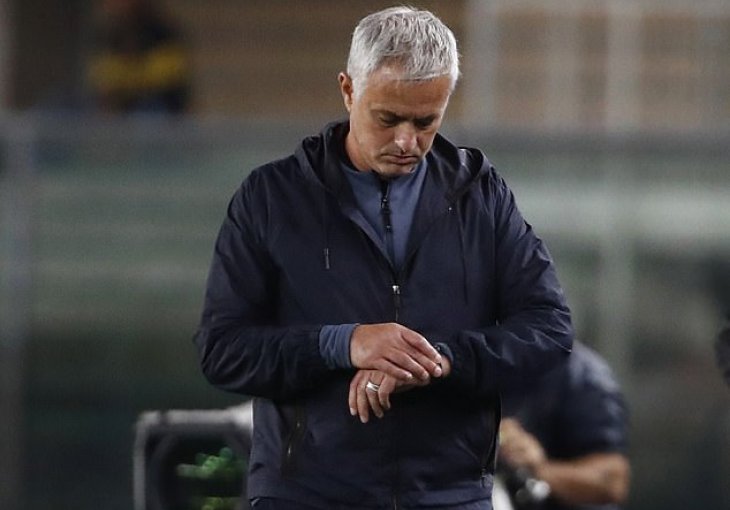 Smrknuti Mourinho nakon poraza od Verone: 
