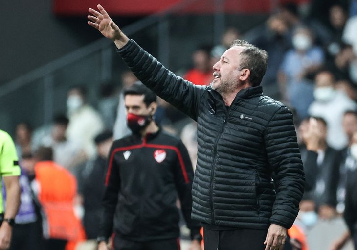 Trener Bešiktaša govorio o povredi Pjanića: Neće igrati protiv Ajaxa