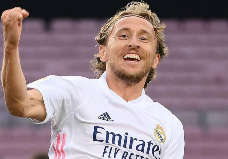 (FOTO) LUKA MODRIĆ VELIKIM POKLONOM OBRADOVAO FABRIZIA ROMANA, POPULARNOG 