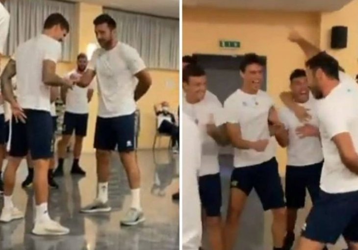 Ima li iko jači? Majstor Buffon izdominirao ekipu, igrali su ‘papir-kamen-makaze’ HIT VIDEO