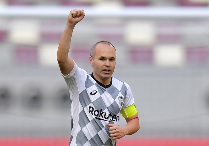 KLASA JE VJEČNA! Iniesta savršeno pogodio iz slobodnjaka (VIDEO) 