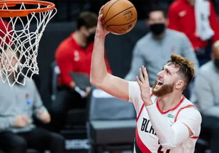 RASPUCANI DIV IZ ŽIVINICA: Double-double učinak Jusufa Nurkića protiv Golden Statea (VIDEO)