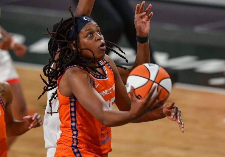 Sjajna Jonquel Jones na svom nivou, ali nema ko da je prati: Connecticut ispao iz play offa