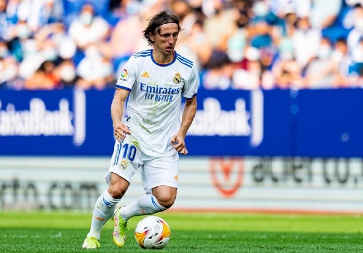 L'Equipe objavio naslovnicu s favoritima za Zlatnu loptu. Modrić nije na njoj