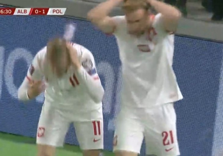 SKANDAL U TIRANI Albanski navijači prekinuli utakmicu: Nakon primljenog gola zasusli svim i svačim Poljake