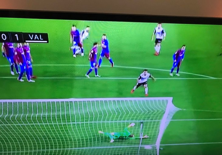 MUK NA NOU CAMPU On je godinama tiha patnja Barce, a sad je projektilom pocijepao mrežu Ter Stegena! Juve vodi, ali ko je strijelac?
