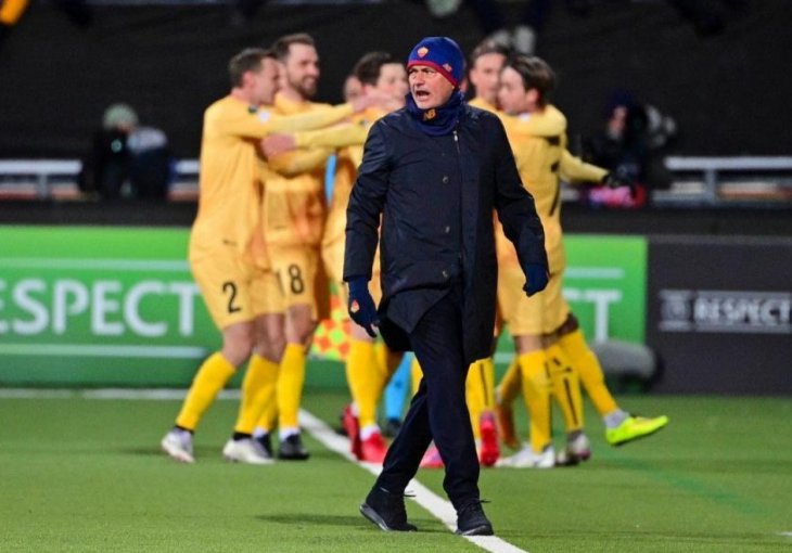 Bijesni Jose Mourinho žestoko kaznio igrače Rome nakon najvećeg poniženja u trenerskoj karijeri