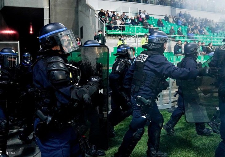 Haos u Francuskoj: Navijači se sukobili sa policijom, loši rezultati kao glavni razlog ali iza svega toga se krije još nešto