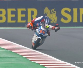 (VIDEO) Nije za one sa slabim srcem: Holanđanin prkosio gravitaciji i izveo jedan od najluđih poteza u motociklizmu ikada