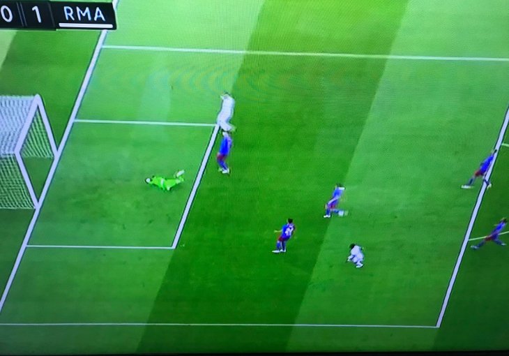 KAKVA AKCIJA KRALJEVA Depay početnički pogriješio, Alaba zaledio Nou Camp PROJEKTILOM
