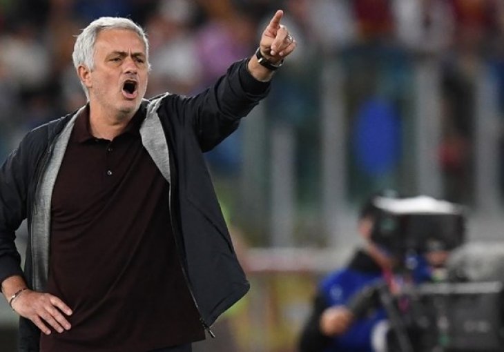 Mourinhova Roma zaustavila Napolijev savršeni niz. U derbiju isključena oba trenera