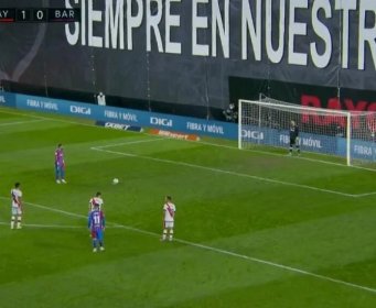 KOEMANA SAMO ČUDO MOŽE SPASITI, BARCA NA KOLJENIMA Čudesni Makedonac zaključao mrežu, Depay će ga sanjati do kraja života