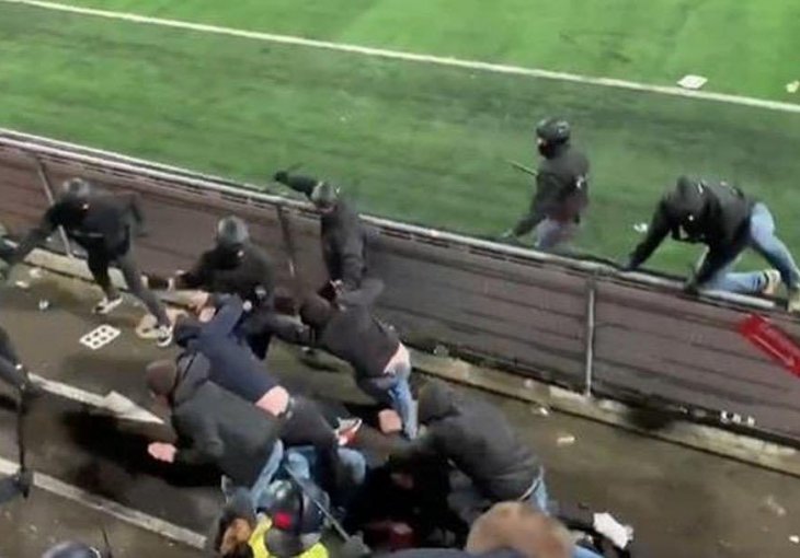 Haos u srcu Evrope: Navijači se tukli sa policijom, igrači spašavali živu glavu