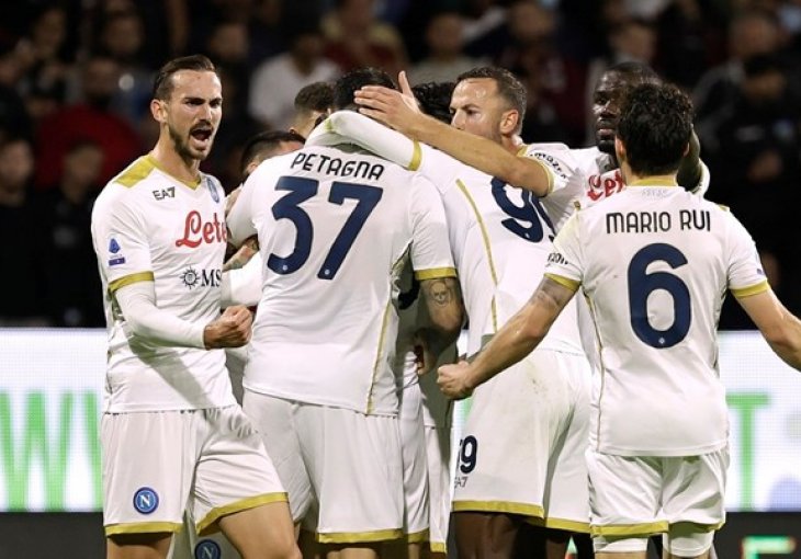 OSTAJU NA VRHU Napoli se mučio pa ipak pobijedio predzadnju ekipu Serie A