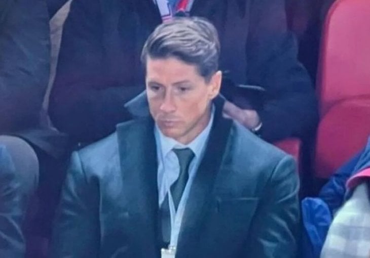 APSOLUTNA MISTERIJA Svi su pokušavali da otkriju koga je to sinoć Fernando Torres poveo na 'Anfield'