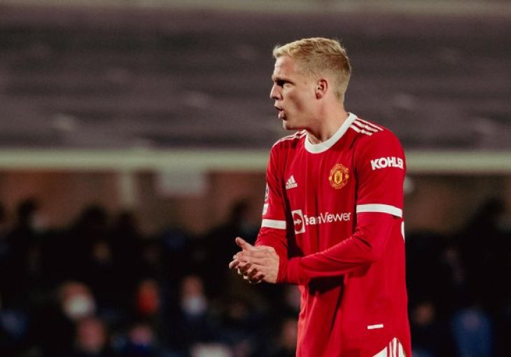 Van de Beek čeka dijete sa kćerkom LEGENDARNOG NAPADAČA ARSENALA: Objavio sliku sa izabranicom, SVI GLEDAJU 1 DETALJ (FOTO)