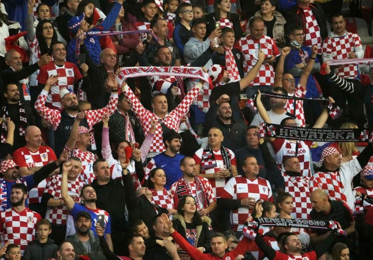 SKANDAL U HRVATSKOJ! USTAŠKA ZNAMENJA U SPLITU NA MEČU PROTIV RUSA: Hoće li UEFA reagovati na promociju fašizma na 