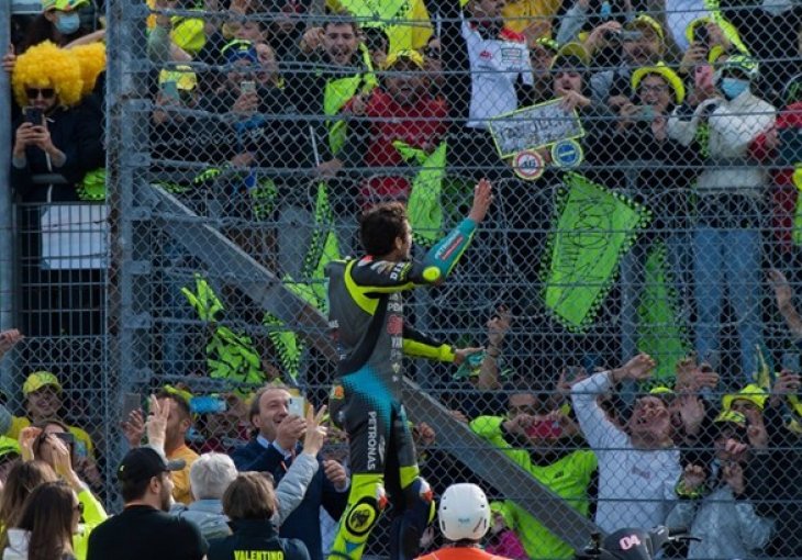 ODLAZAK VELIKANA Valentino Rossi odvozio posljednju utrku u karijeri