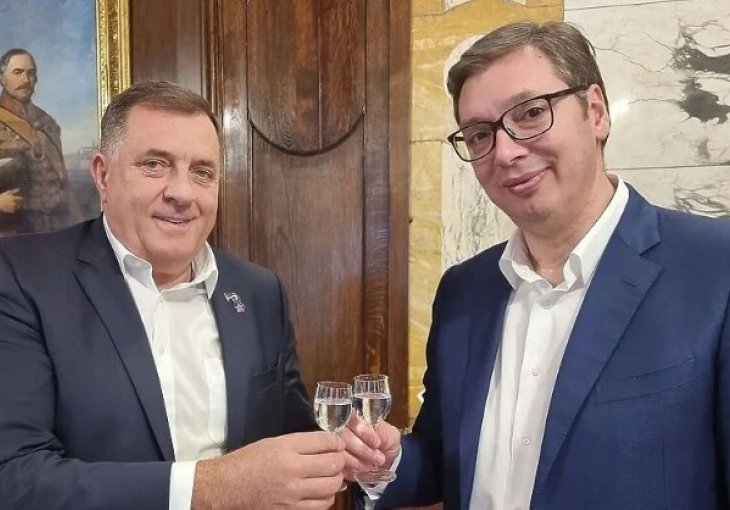 DODIK I VUČIĆ UZ RAKIJICU SLAVILI PLASMAN SRBIJE NA MUNDIJAL: 