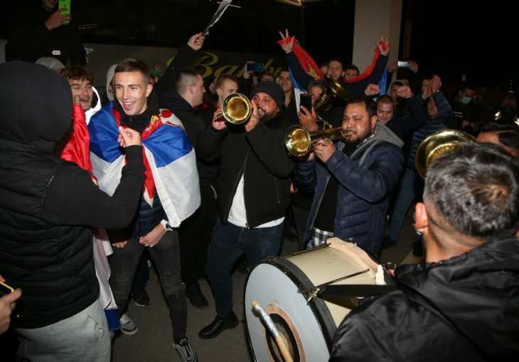 SPEKTAKULARAN DOČEK HEROJA SRBIJE: Orlovi SLETJELI u Beograd! Ne može nam niko ništa ORILO se 