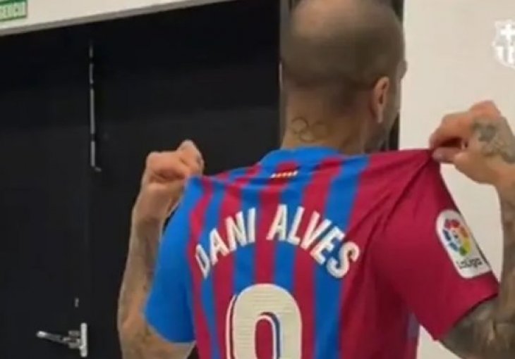 ‘BOŽANSTVENI BROJ’: Objavljeno koji broj će Dani Alves nositi na dresu Barcelone