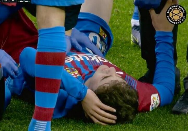 Barcelonin dragulj se nakon udarca loptom u glavu srušio na teren, odmah prebačen u bolnicu