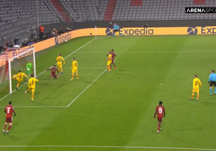 BARCA POTPUNO NA KOLJENIMA Akcija Bayerna kao na malom fudbalu: Lewa izvozao Piquea, a Muller prekrasno zabio (VIDEO)