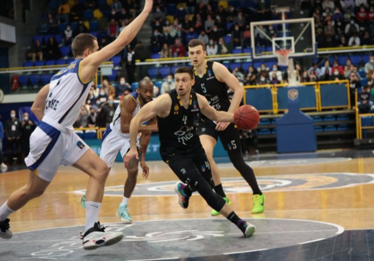 Panter junak, Partizan osvojio Pariz
