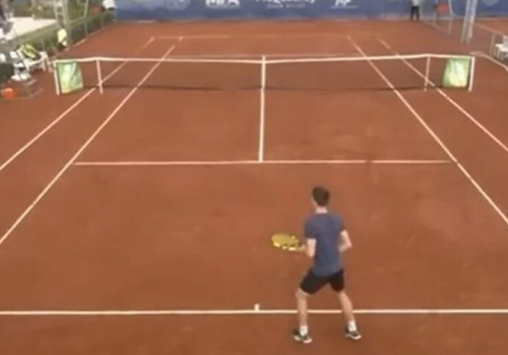 Pogledajte jedan od najbizarnijih poena u historiji tenisa (VIDEO)