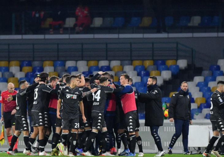 Veliki domaći kiks Napolija, Sasuolo preokrenuo protiv Lacija