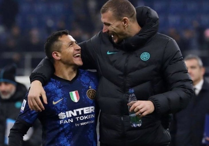 Nije odigrao ni minute sinoć, ali je nakon utakmice Džeko pokazao kakav je gospodin