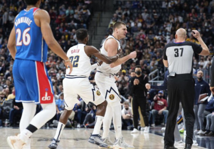 Jokić izjednačio rekord Čembrlejna, a ovo je njegova reakcija nakon isključenja: 