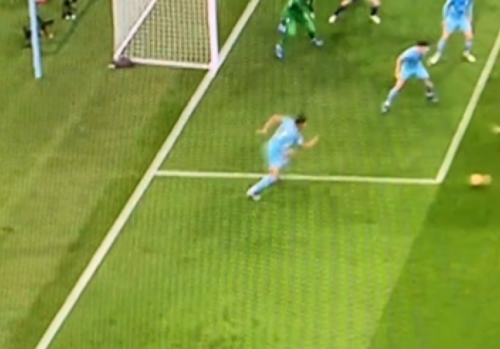 Defanzivac Manchester Cityja izazvao smijeh odbrambenim reakcijama protiv Leedsa