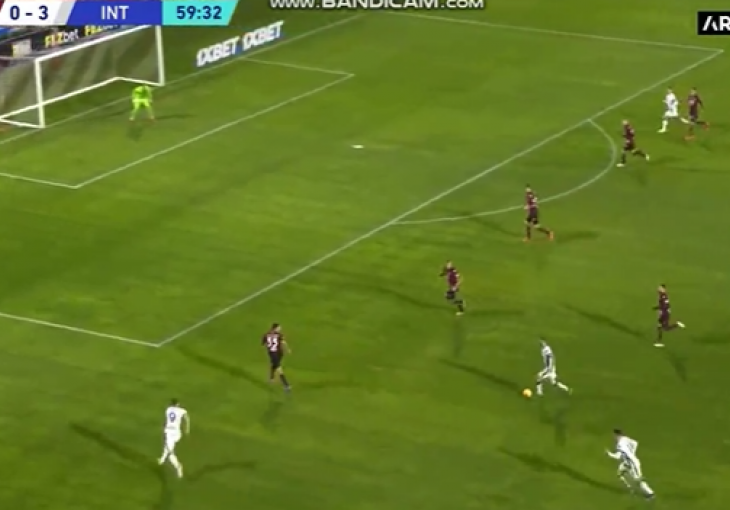 (VIDEO) Edin Džeko je perfektan napadač: Pogledajte potez koji je oduševio komentatora Arene Sport