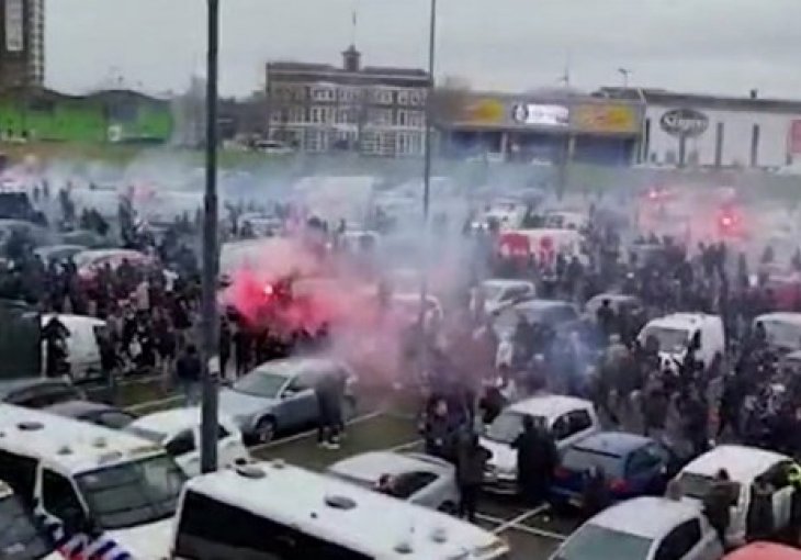 Pogledajte kako je Ajaxov vozač nasamario Feyenoordove navijače