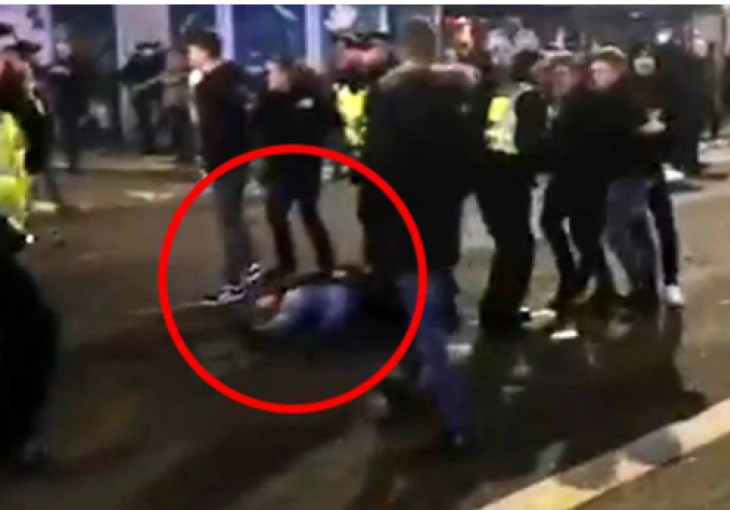 Žestok obračun huligana u Londonu, jedan je ostao bespomoćno ležati nakon silnih udaraca