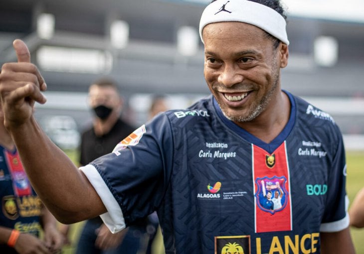 RONALDINJO I ROMARIO I DALJE IMAJU MAGIJU U NOGAMA: Pogledajte potez koji su izveli na Kopakabani! Svijet im se klanja (VIDEO)