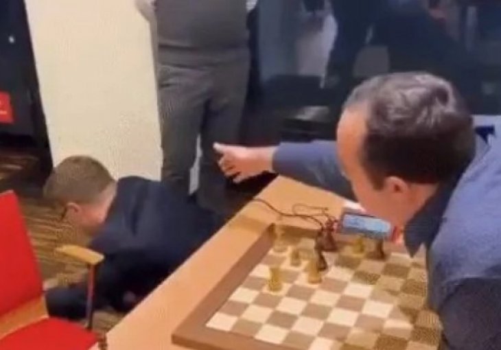 BIZARNO! Neuobičajena povreda na šahu, poljski takmičar napravio veliku grešku, pa pao sa stolice! (VIDEO)