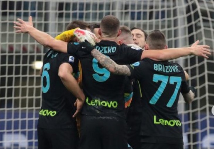 Džeko osvojio prvi trofej u Italiji pa uz prigodnu fotografiju poslao poruku