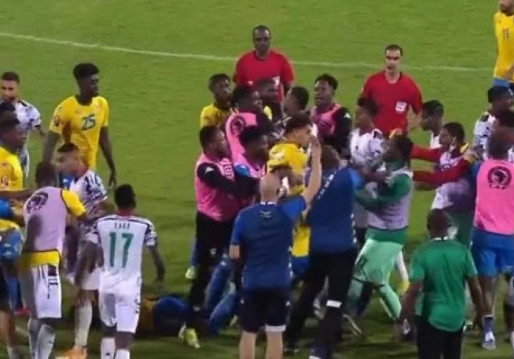 Afrički Kup Nacija: Udario igrača šakom i pobjegao u svlačionicu, nakon toga nastao haos