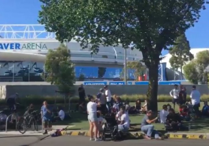 SPREMA SE HAOS U MELBURNU! Navijači se okupljaju ispred Rod Lejver arene! (VIDEO)