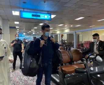 Novak Đoković nakon dugog leta sletio u Dubai: Evo šta se dešava, objavljen i prvi snimak