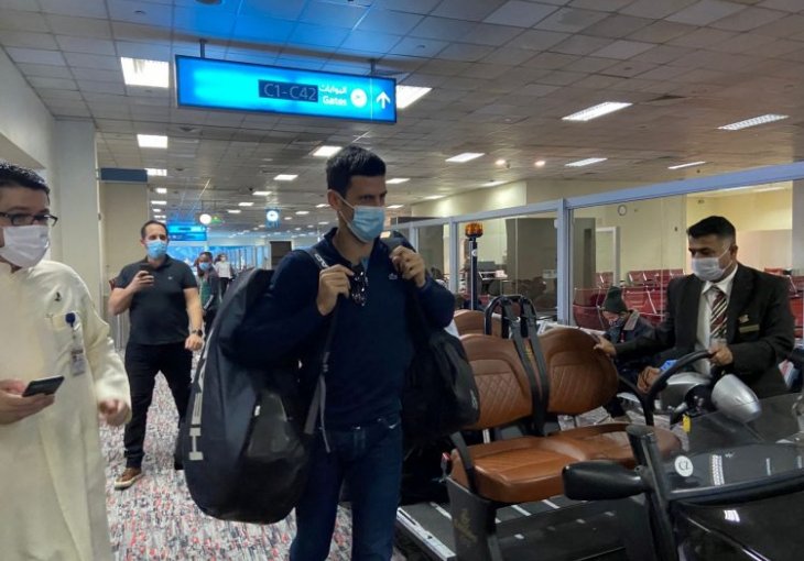 Novak Đoković nakon dugog leta sletio u Dubai: Evo šta se dešava, objavljen i prvi snimak