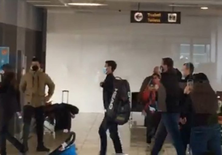 ISPLIVAO prvi snimak Novaka Đokovića na beogradskom aerodromu (VIDEO)