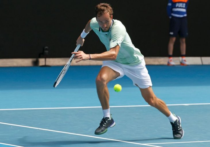 Medvedev rutinski slavio na startu i krenuo po titulu na Australian Openu